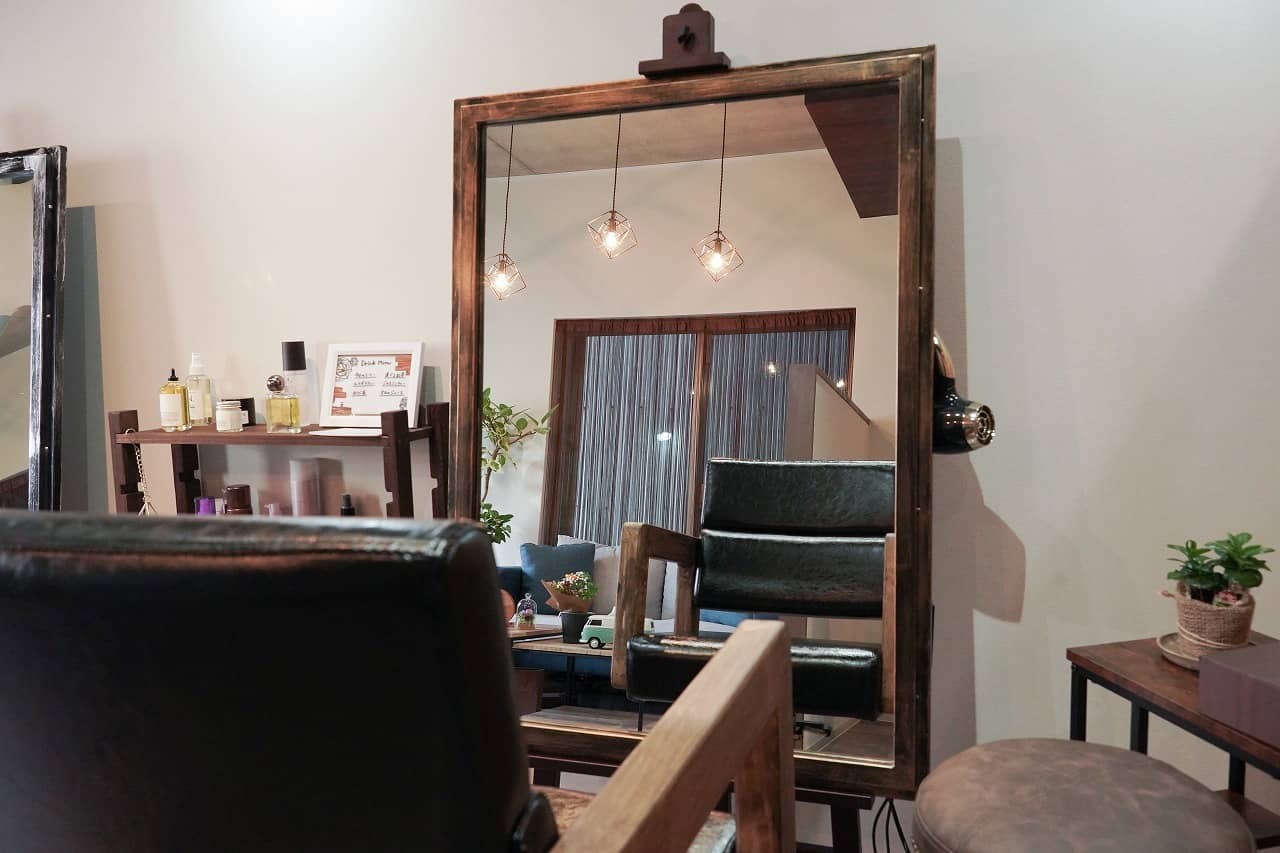 ダメージヘアやくせ毛の髪質改善・酸性ストレートが自慢。西宮北口スグのヘアサロン「re FREO」